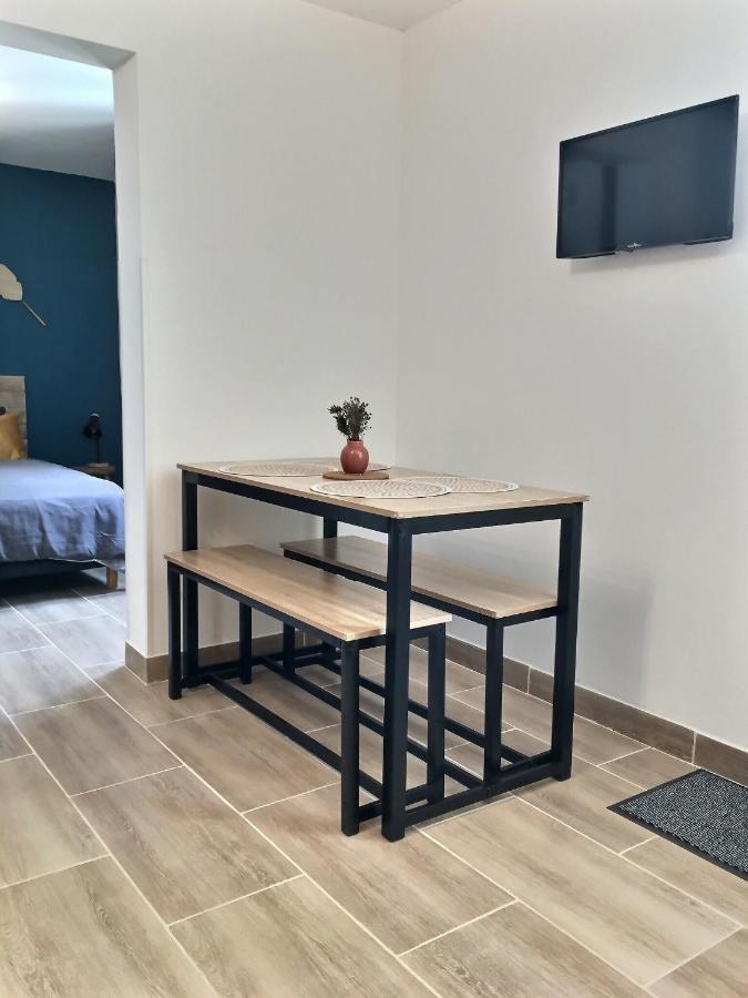 Bleu Lavande - Coquet Appartement Ambiance Village Istres Exterior photo